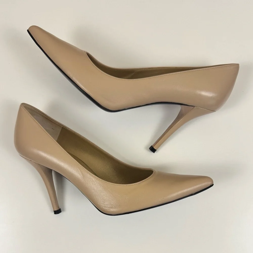 Stuart Weitzman Power 85 Leather Pumps in Adobe